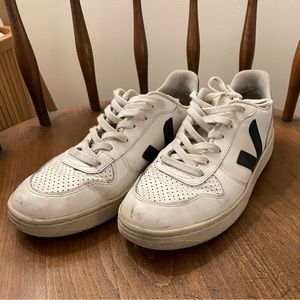 Vejas V-10 Lace Up Sneakers